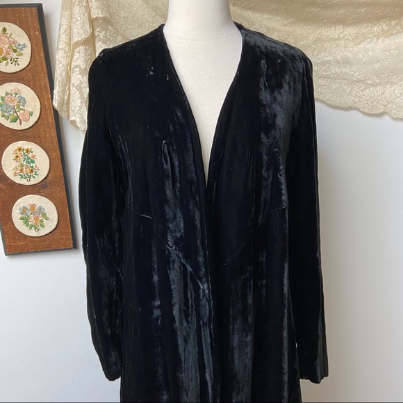 1930’s Velvet Opera Coat - Picture 5 of 13